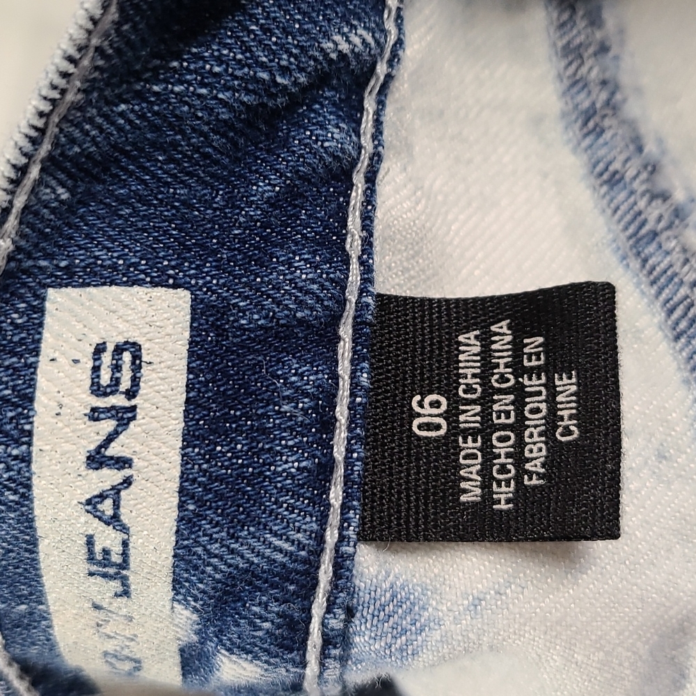 DKNY JEANS 6 CITY BOYFRIEND BLEECH WASH - Picture 7 of 8